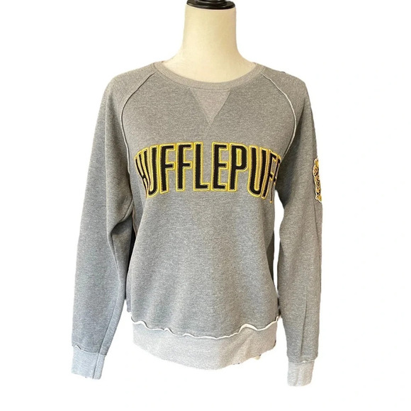 Harry Potter Universal Studios HUFFLEPUFF Sweatshirt Small - Picture 1 of 8